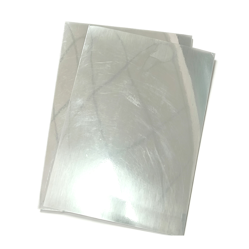 Sinipilyo ang Silver Cardstock